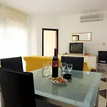 In With Balcony, Air Conditioning, Wifi 858-1 Apartman