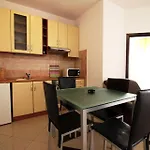 In With Balcony, Air Conditioning, Wifi 858-1 Apartman *