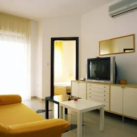 アパート In With Balcony, Air Conditioning, Wifi 858-1