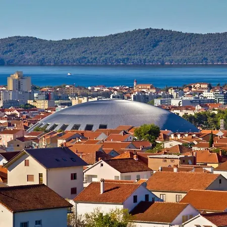 アパート In With Balcony, Air Conditioning, Wifi 858-1